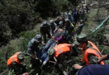 Мощное землетрясение в Китае: 20 жертв, более 430 пострадавших