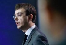 Министр инфраструктуры: украинцам нечего ездить в Россию