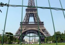 Мужчина, штурмовавший Эйфелеву башню с ножом, посещал психиатра