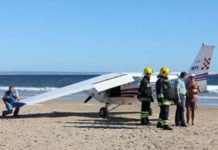 На португальском пляже аварийно сел самолет, погибли двое отдыхающих