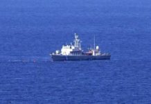 Паром с 200 пассажирами на борту сел на мель в Греции