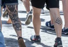 Прохожий в Германии напал на американца за нацистские приветствия