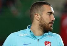 Сборная Турции лишилась вратаря перед матчем с Украиной