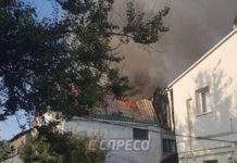 В Киеве горит жилой дом, есть вероятность взрыва газа — СМИ