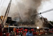 Крупный пожар произошел в Токио у знаменитого рыбного рынка
