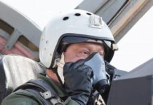 В сети высмеяли полет Порошенко на МиГ-29