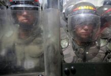 Полиция Венесуэлы задержала двух лидеров оппозиции в их домах