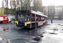 В Киеве на территории депо полностью сгорел троллейбус
