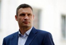 Виталий Кличко проверил, как идет ремонт теплосети на проспекте Соборности, который завершат через три недели