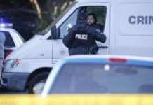 Одетый как Санта мужчина устроил стрельбу на хеллоуинскую вечеринке в США