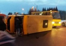 Во Львове перевернулась маршрутка: есть пострадавшие