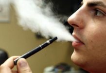 Суд Греции приравнял электронные сигареты к обычным