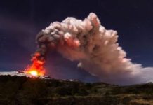 Самый активный вулкан Европы сползает в сторону Средиземного моря